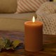 LED blockljus 10cm, smält-look, flammeffekt - Ø7,5cm, fungerar m. fjärrkontroll (ej inkl.), äkta stearin, brun