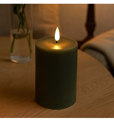 LED Blockljus 10cm, smält-look, lågeffekt - Ø7,5cm, fjärrkontroll, äkta vax, djupgrön