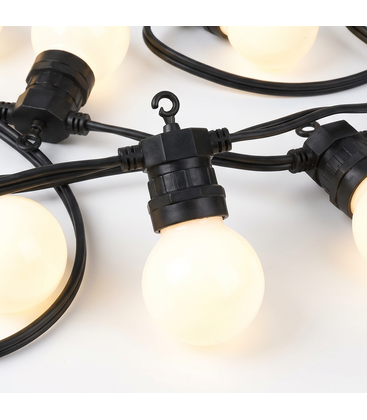 Närbild på en robust IP44-klassad LED-lampa från en ljusslinga.