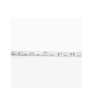 Närbild på en stänksäker IP65 LED-strip som visar det skyddande silikonlagret mot fukt.