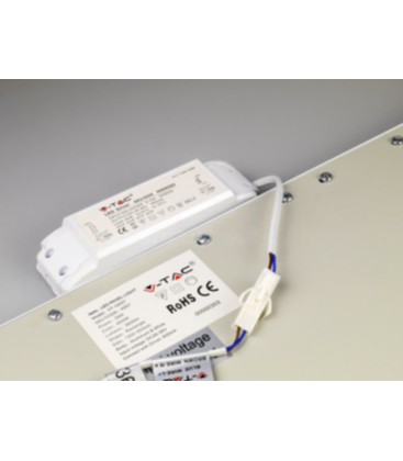 Installation av en 120x30 LED-panel i ett innertak.