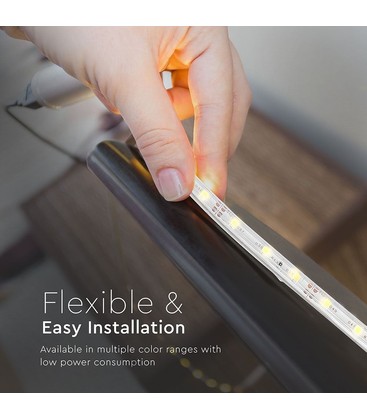 Närbild på installation av en stänksäker LED-strip i en profil.