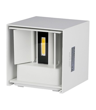 Vit fyrkantig vägglampa som visar en alternativ färgvariant av samma modell.